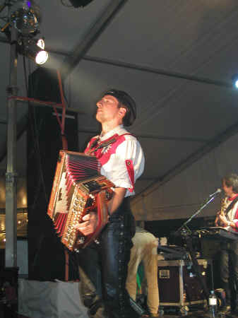 2002-08.jpg - Paul Köhle und seine Steirische Harmonika
